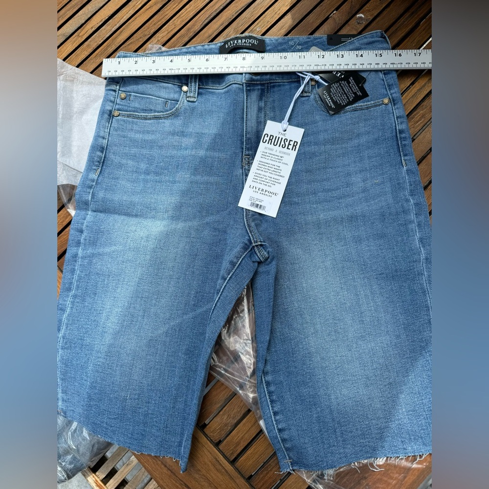 Liverpool GIA CRUISER in denim Del Mar sized 10/30 brand new in packaging